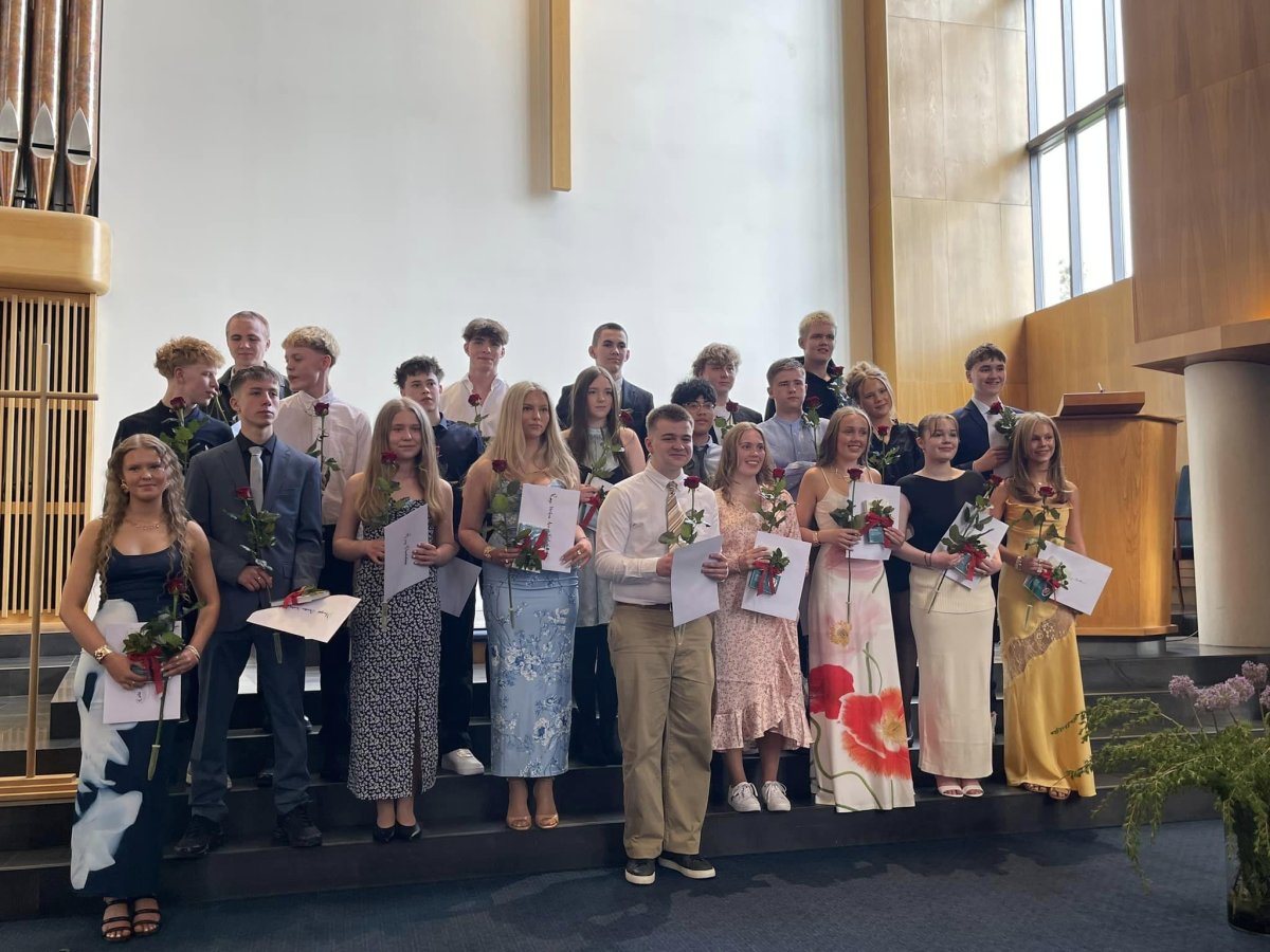 23 nemendur útskrifast frá íslensku deildinni.